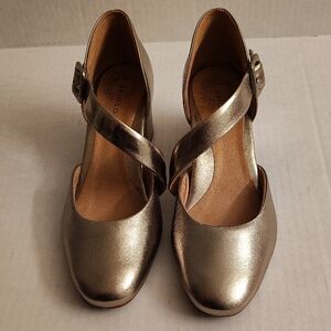 NEW Elegant Gold Women's Heels